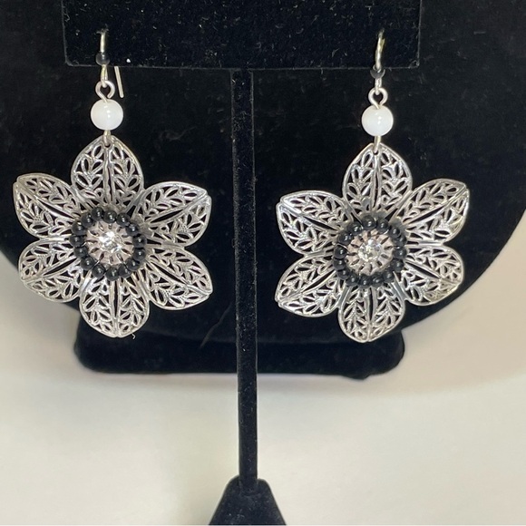 Flower Power Silver Tone Filagree Drop Earrings - Picture 1 of 8